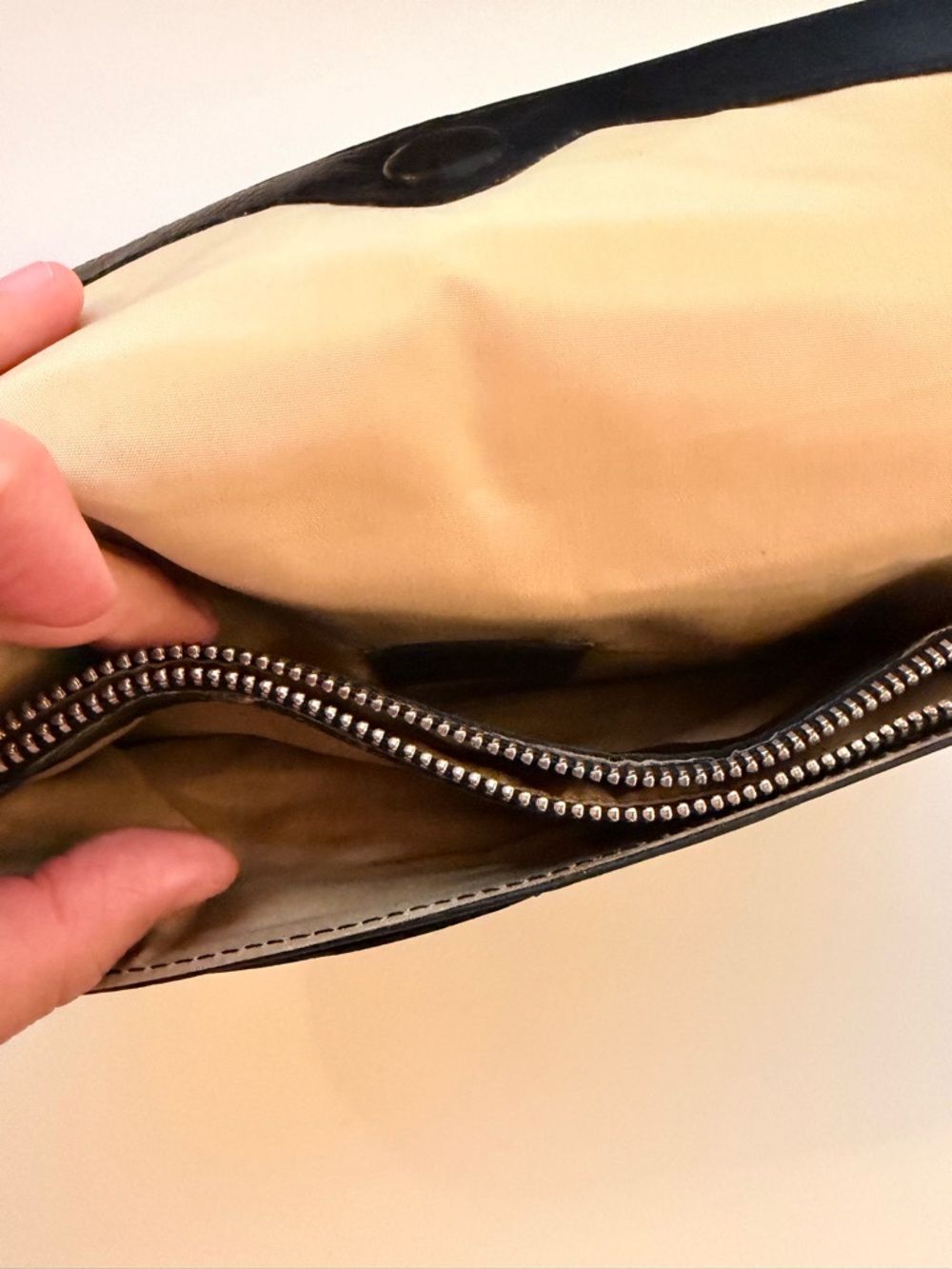 Latico Leathers Genuine Cow Hide Leather Black Bi-fold Wallet EUC - Picture 4 of 10